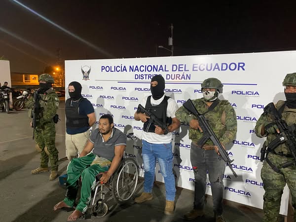 Golpe al crimen en Juján: armas decomisadas y detenido con boleta de captura