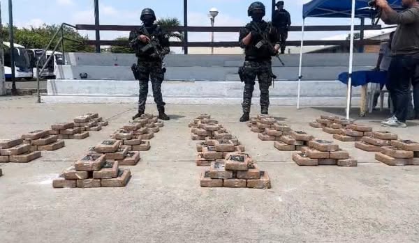 ¡Carga millonaria de cocaína interceptada en El Carmen!