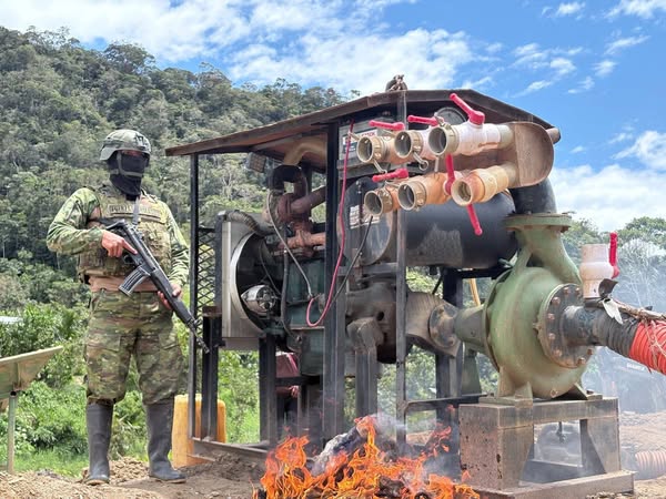 Ejército ecuatoriano frena minería ilegal en Gualaquiza