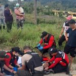 Joven motociclista sufre grave lesión tras ser impactado por un vehículo que huyó del lugar