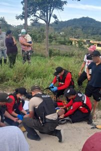 Joven motociclista sufre grave lesión tras ser impactado por un vehículo que huyó del lugar