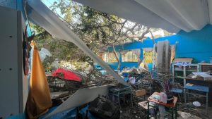 Árbol colapsa sobre una escuela y deja 15 niños heridos en Salinas