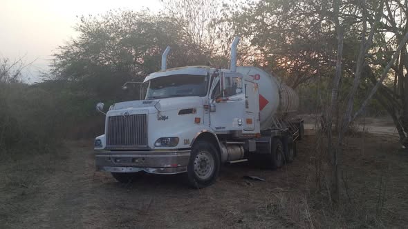 Fuerzas Armadas frustran extracción ilegal de combustible en el sector Pascuales