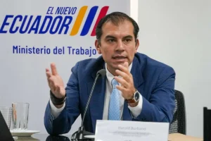 Polémica por nuevo acuerdo laboral que permitiría jornadas de hasta 12 horas diarias